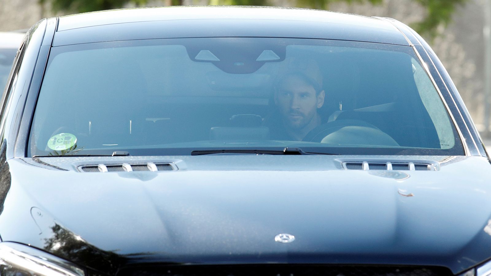 Llegada de Leo Messi en su coche a la Ciudad Deportiva Joan Gamper.