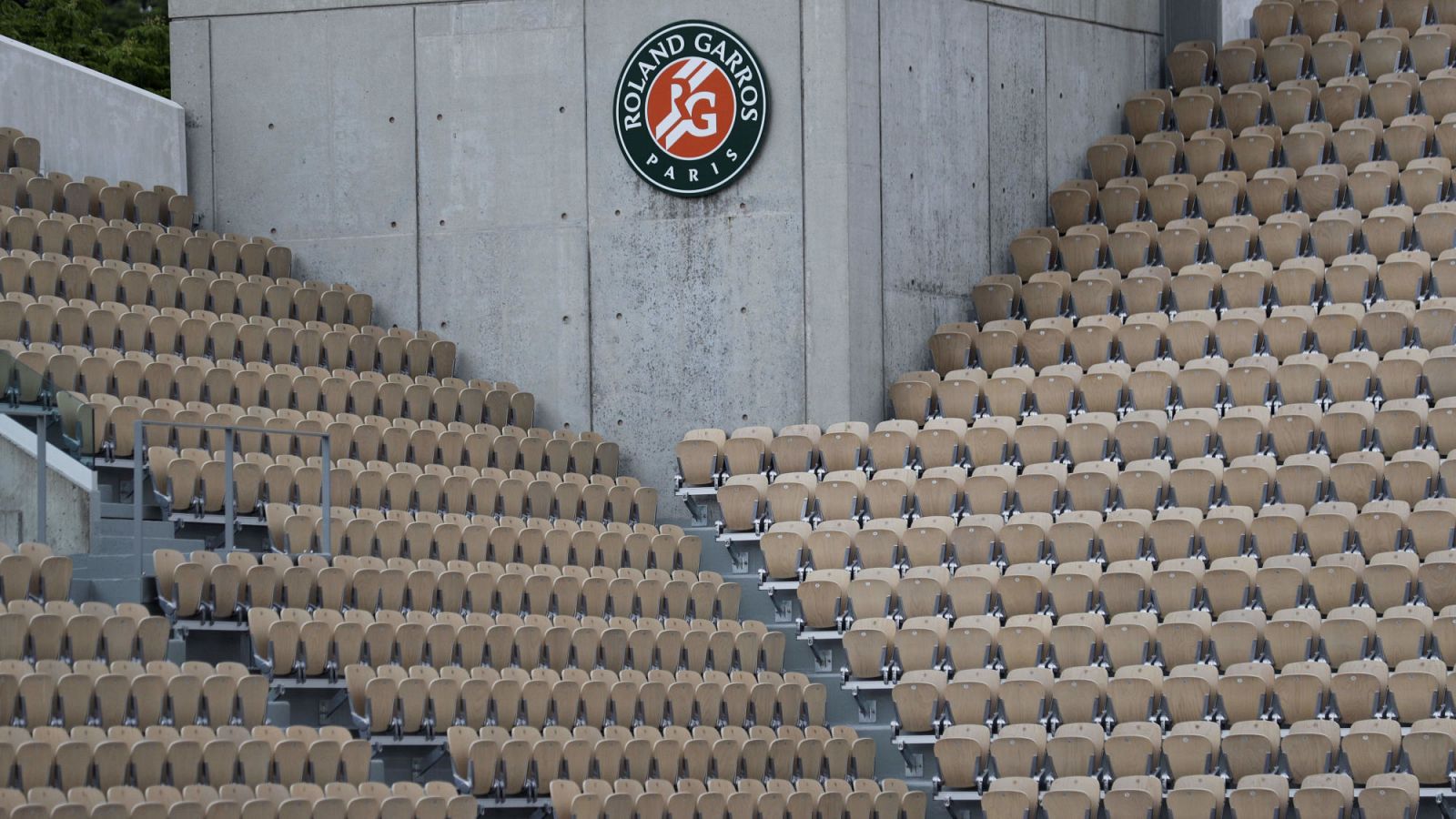 Graderío vacío en uno de los estadios de Roland Garros