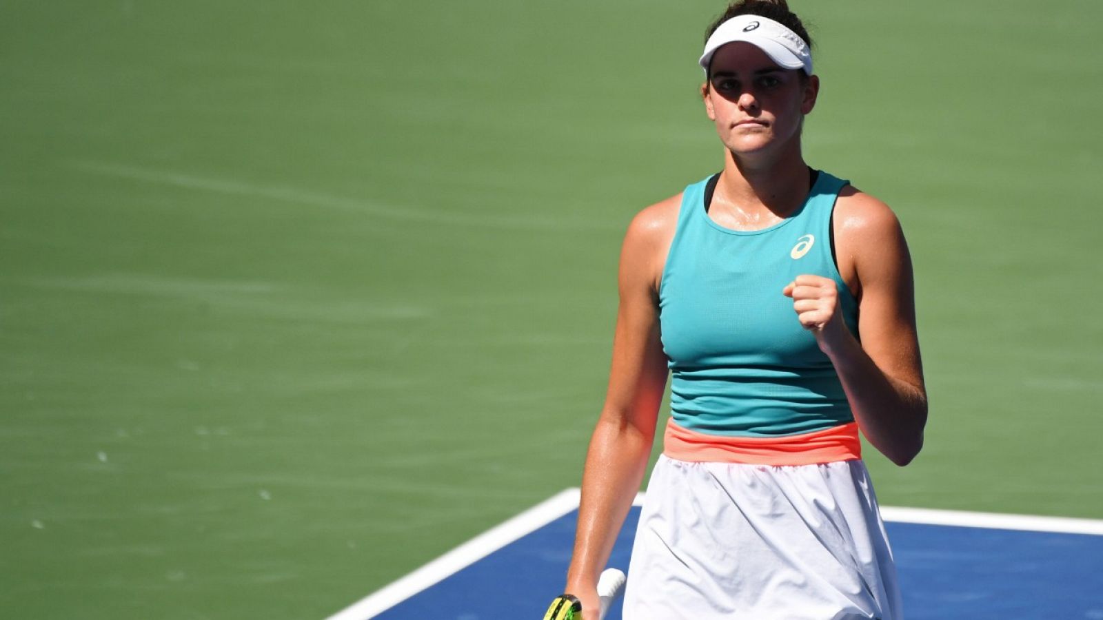 La tenista estadounidense Jennifer Brady celebra su victoria ante Putintseva en el US Open.