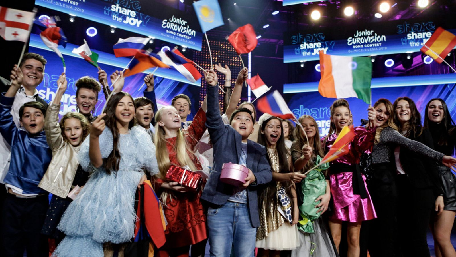 Los representantes de Eurovisión Junior 2019 durante la ceremonia de apertura en Polonia.