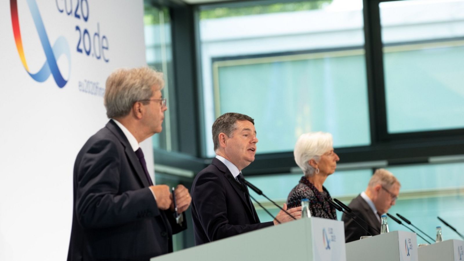 El presidente del Eurogrupo, Paschal Donohoe, el comisario europeo de Economía, Paolo Gentiloni, y la presidenta del Banco Central Europeo (BCE), Christine Lagarde