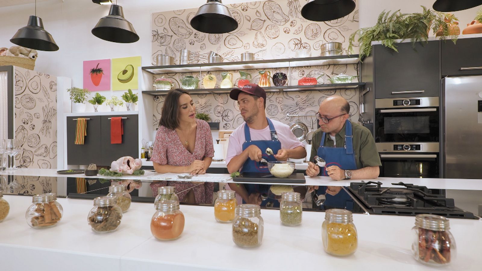 Jesús y El Langui, cocinando con Tamara Falcó