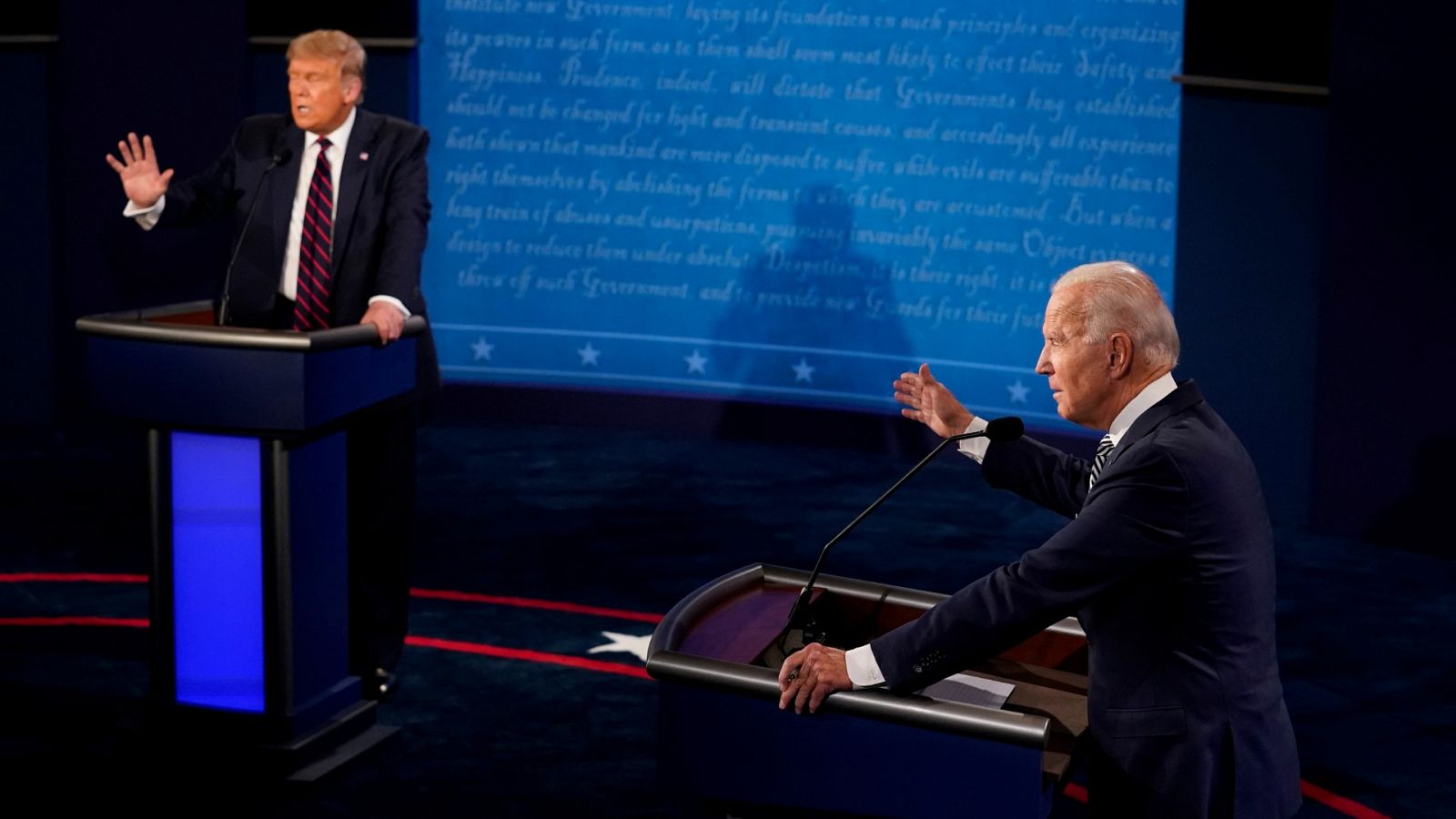Donald Trump y Joe Biden, durante el primer debate electoral en Cleveland