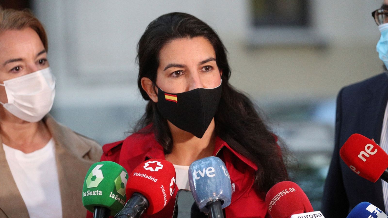 La portavoz de VOX en la Asamblea de Madrid, Rocío Monasterio atiende a los medios