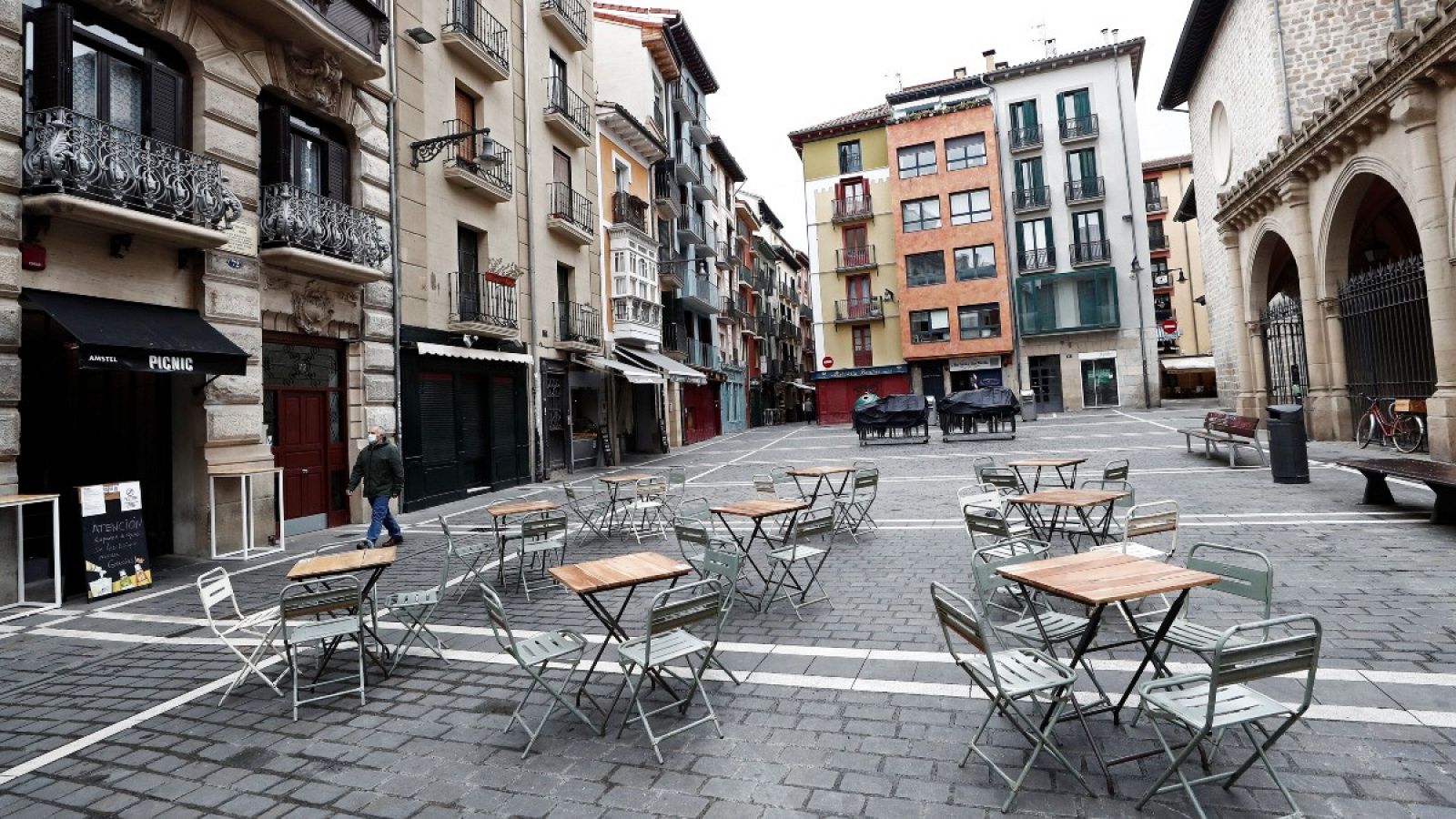 Imagen de las terrazas de los bares del casco viejo de Pamplona, Navarra.