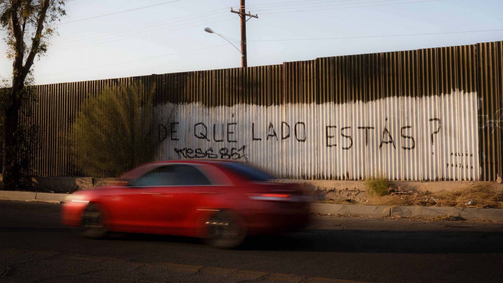 Mexicali, en la línea fronteriza que separa México de California