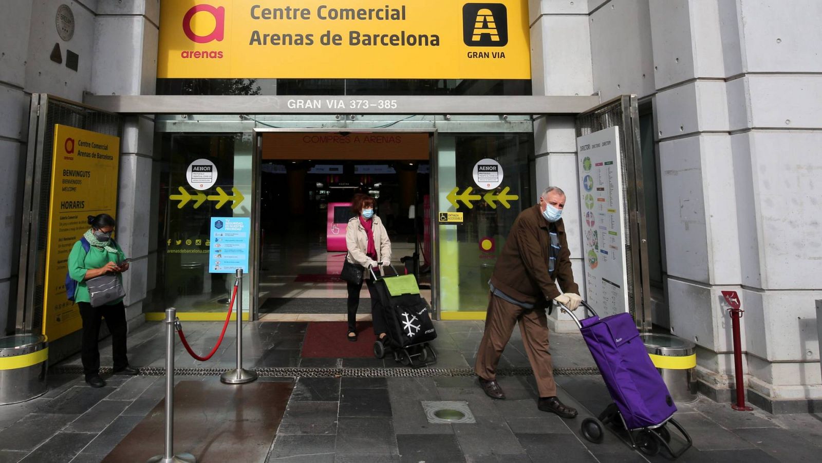 Los contagios y hospitalizaciones por COVID-19 siguen creciendo en Cataluña en la segunda ola