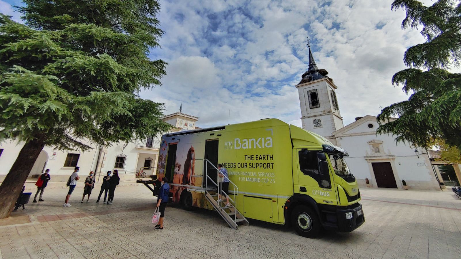 Autobús móvil con cajero automático para los pueblos del interior de Castellón