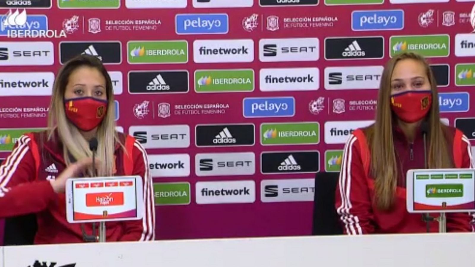 La jugadoras de la selección española Lola Gallardo e Irene Guerrero en Rueda de prensa.