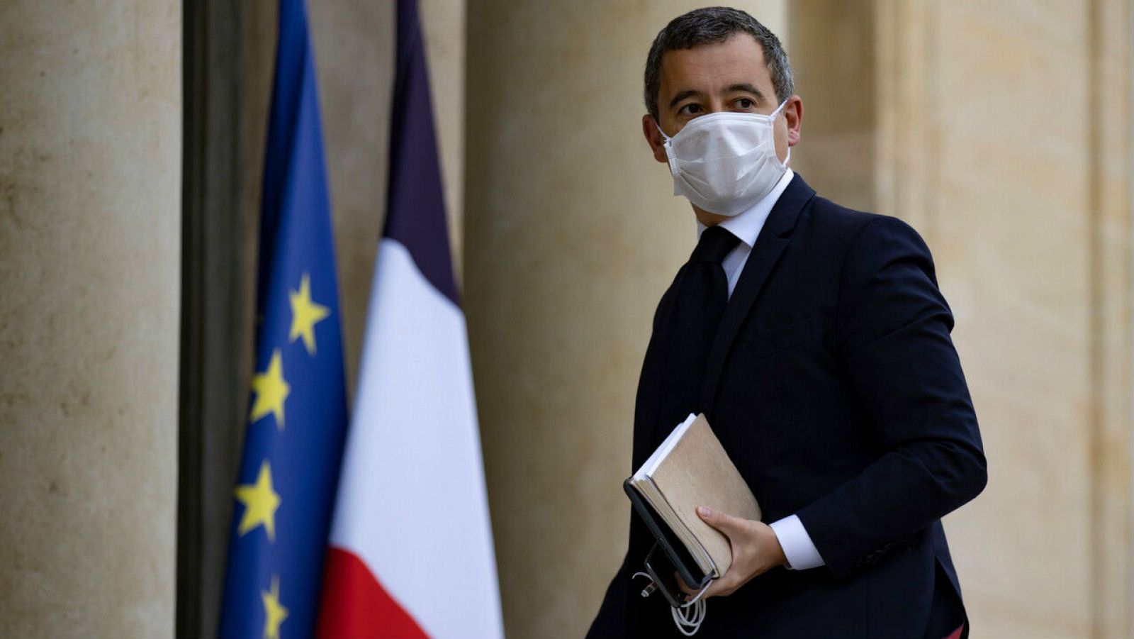 El ministro del Interior francés, Gerald Darmanin, llega para una reunión en el Palacio del Elíseo en París, Francia.
