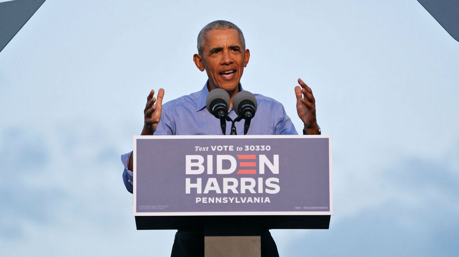 El expresidente de Estados Unidos, Barack Obama, hace campaña en nombre del candidato presidencial demócrata y su exvicepresidente Joe Biden en Filadelfia, Pensilvania, Estados Unidos.