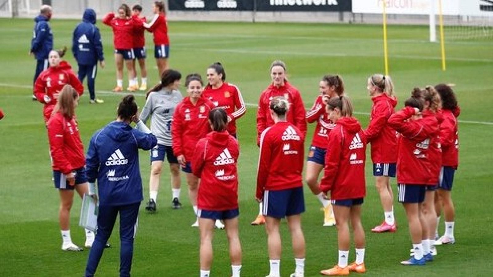 Las jugadoras de la Selección española durante un entrenamiento en Las Rozas.