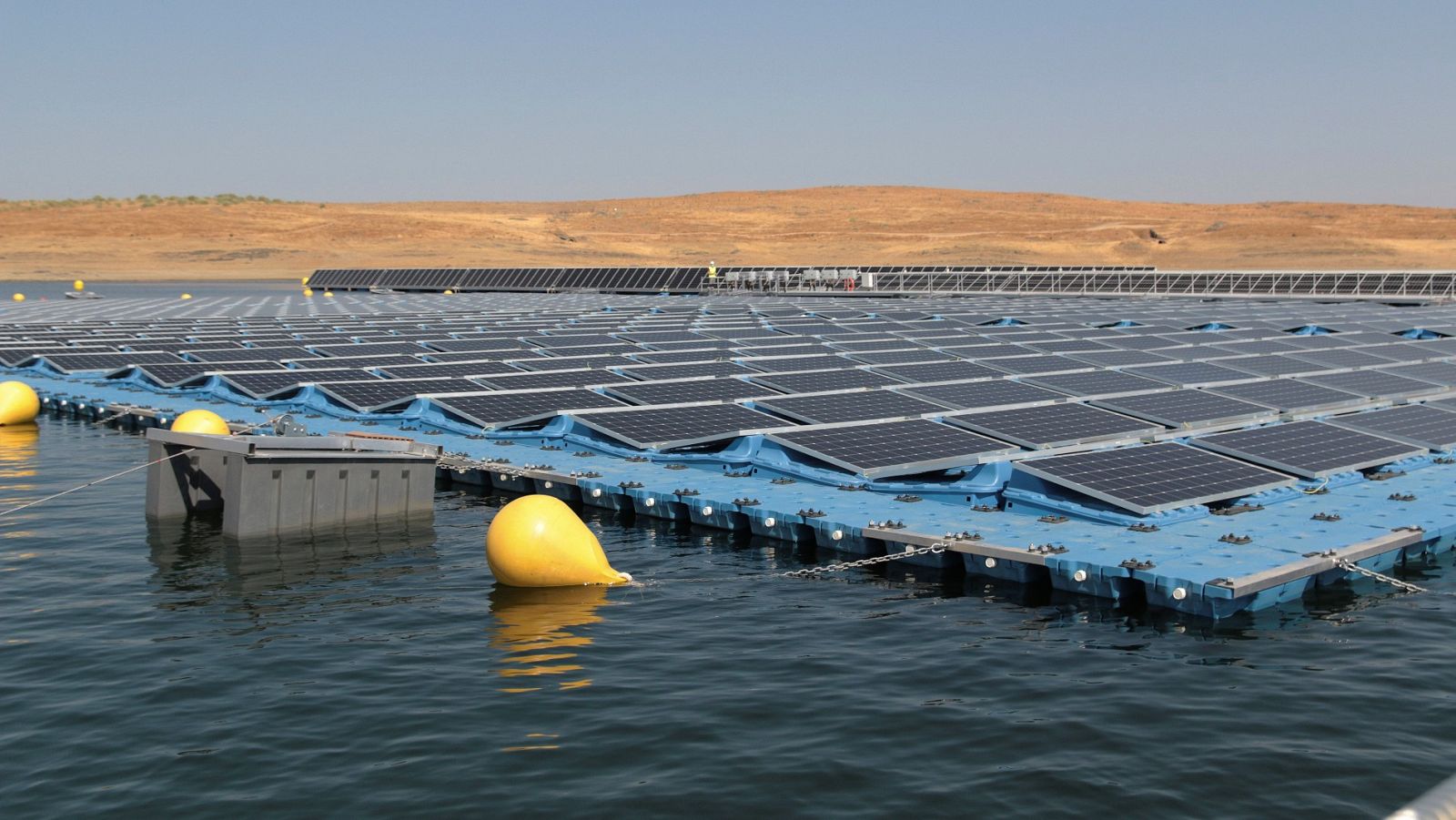 Planta solar fotovoltaica flotante de Acciona