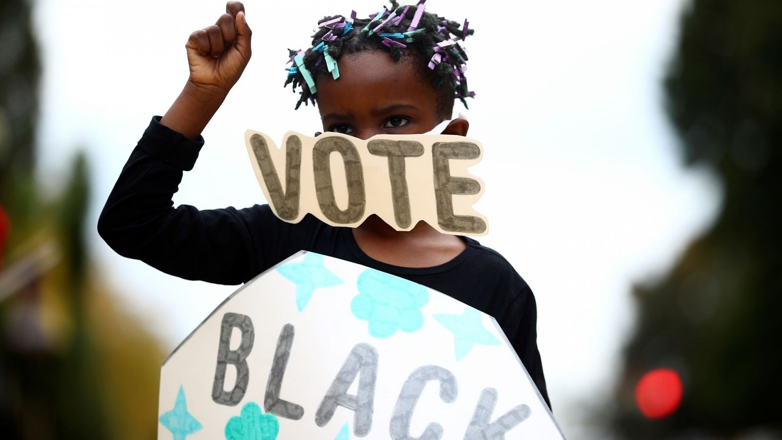 Una niña apela llama a la participación electoral en Washington