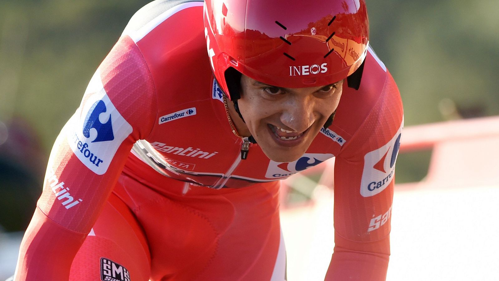 El ecuatoriano Richard Carapaz (Ineos) durante la etapa 13 de la Vuelta 2020.