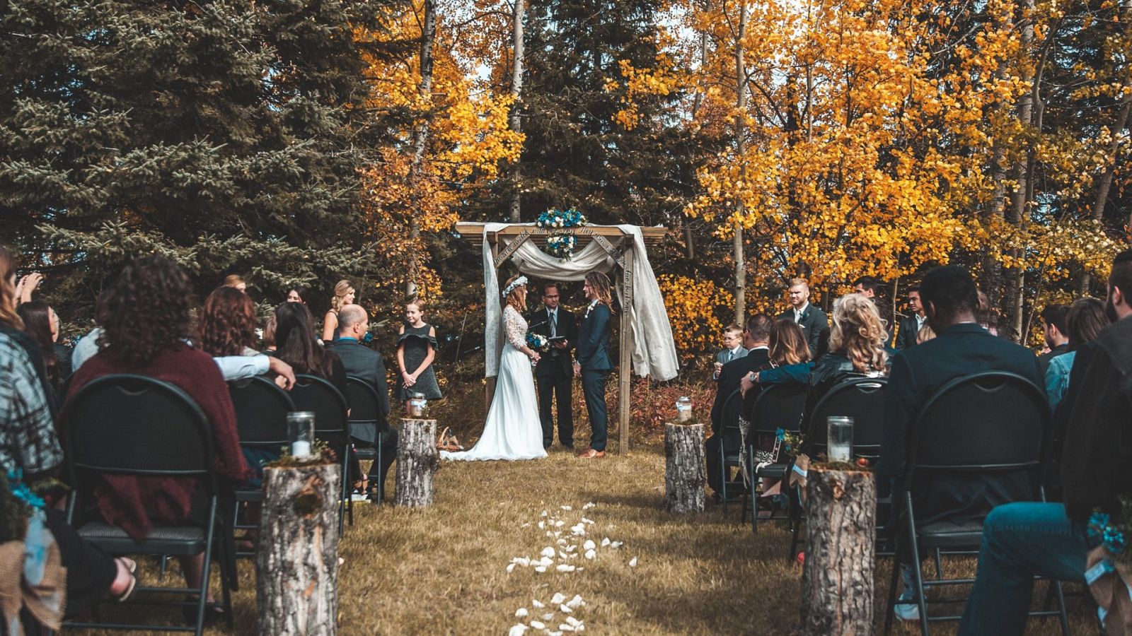 Las bodas en el campo se caracterizan por esa belleza sencilla que desprenden y donde la decoración juega un papel importante