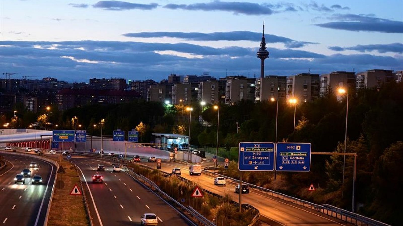 La Comunidad de Madrid levanta las restricciones en diez zonas y las mantiene en 31