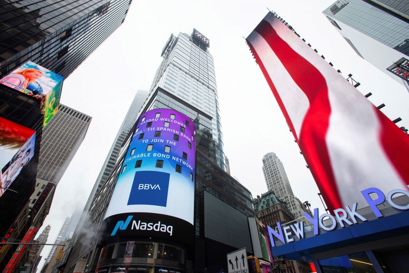 Publicidad del banco BBVA en Times Square, Nueva York