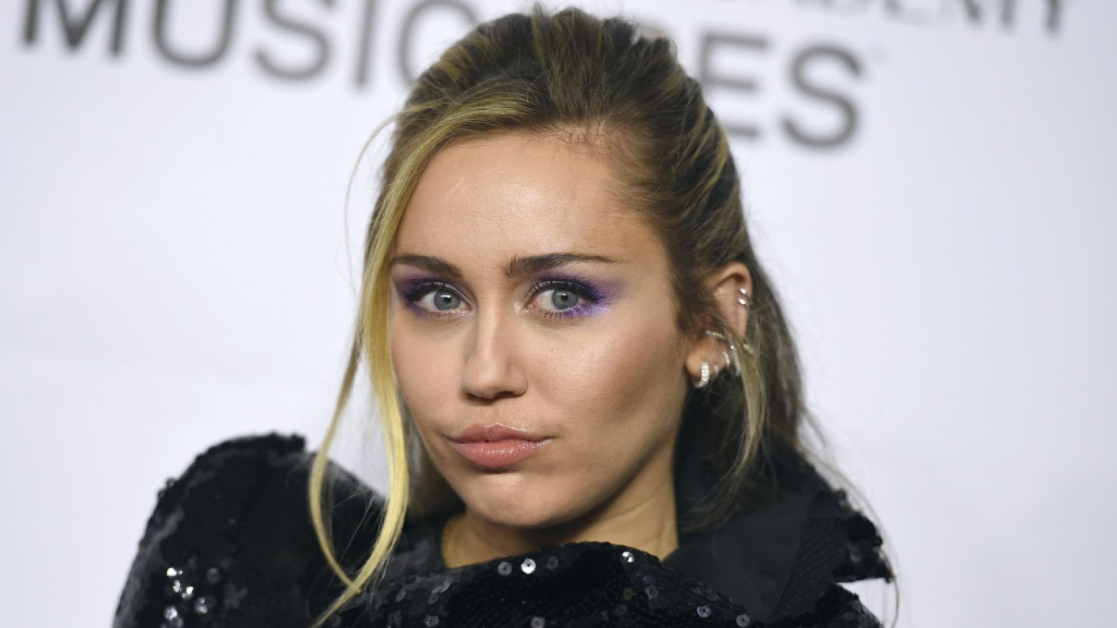 Miley Cyrus desvela el tracklist de 'Plastic Hearts'