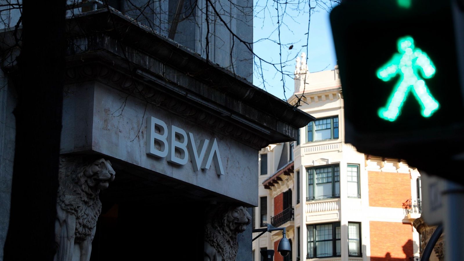 Las entidades BBVA y Banco Sabadell mantienen contactos preliminares para una posible fusión