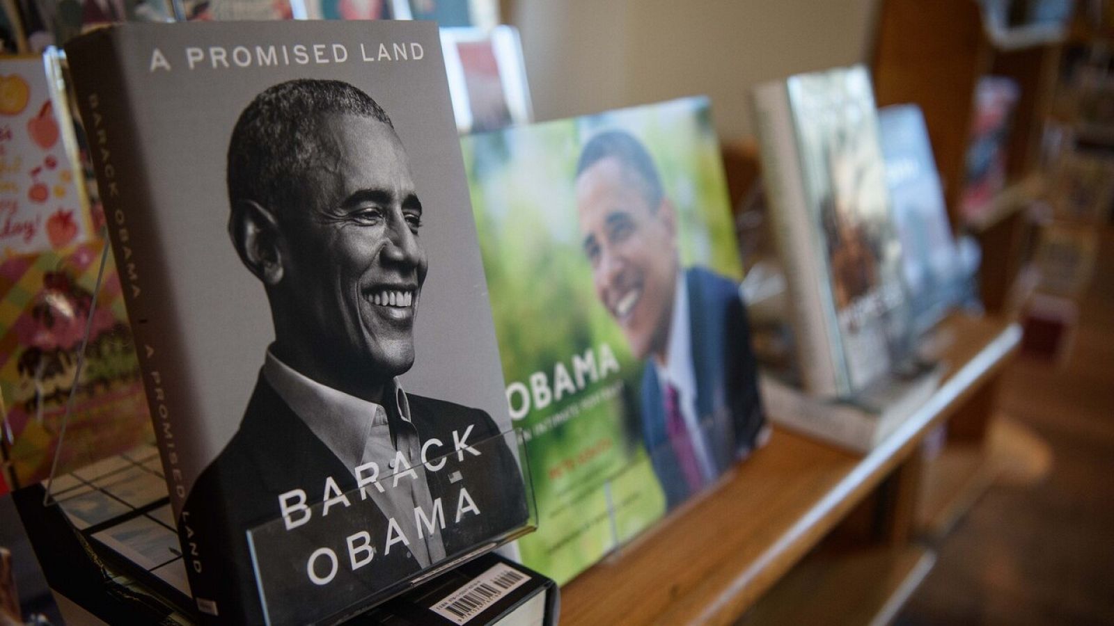 El libro del expresidente Obama, en una librería de Washington