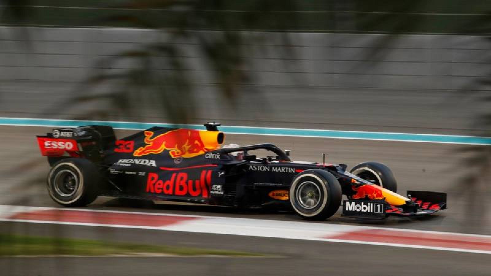Imagen de piloto holandés de Red Bull, Max Verstappen durante el GP de Abu Dabi de Fórmula 1. 