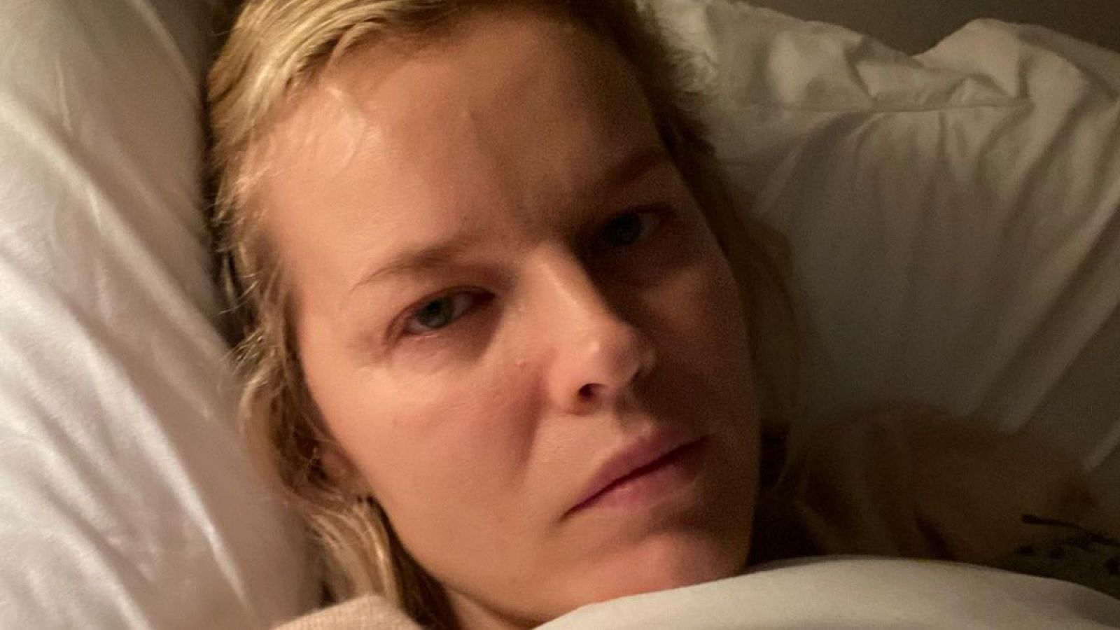 Eva Herzigova lleva tres días en cama con COVID-19.