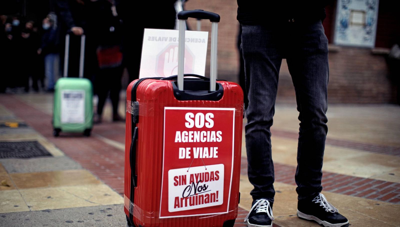 Las agencias de turismo protestan en Valencia para exigir ayudas directas ante la caída de sus negocios por la pandemia