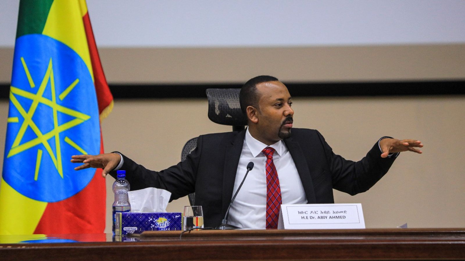 El primer ministro etíope, Abiy Ahmed, en una sesión de preguntas y respuestas en el parlamento.
