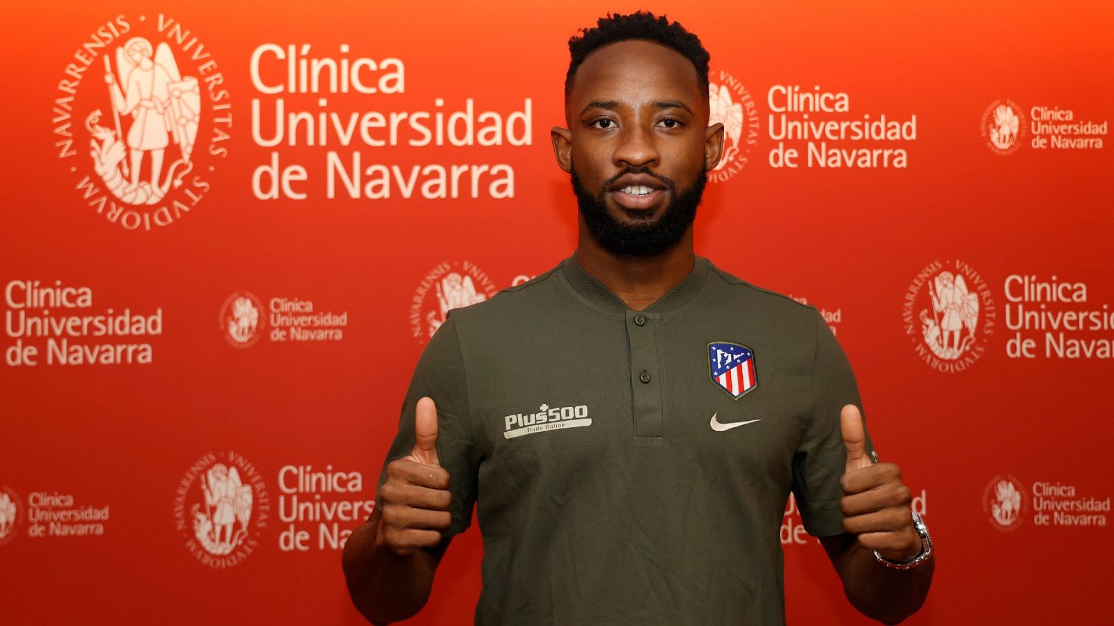 Moussa Dembèlè ya posa con los colores del Atlético de Madrid