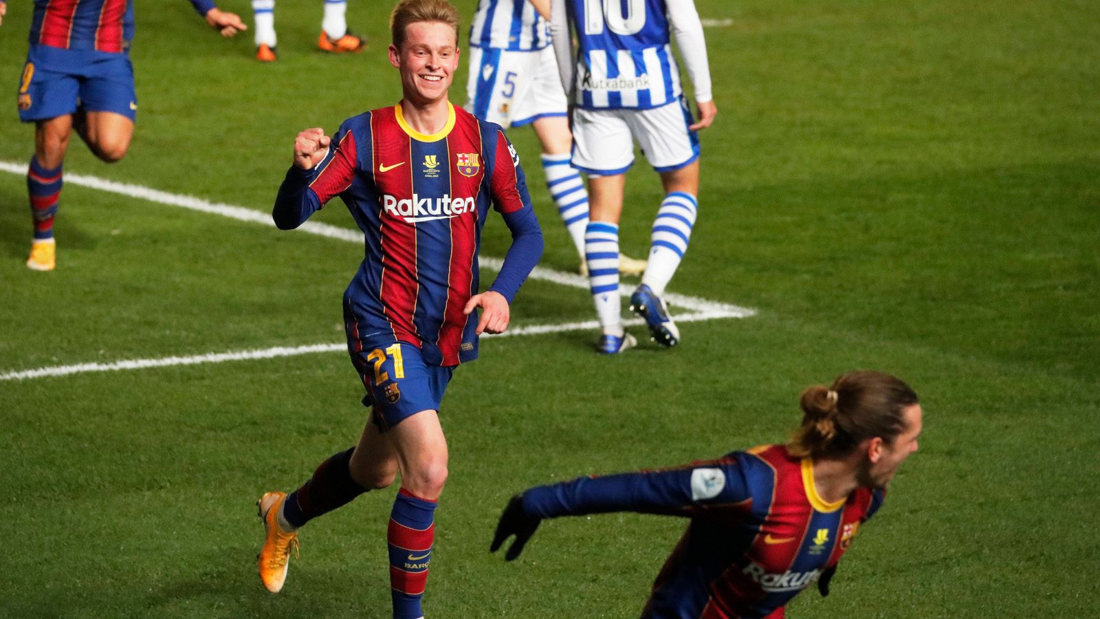 Los jugadores del Barça celebran un gol ante la Real
