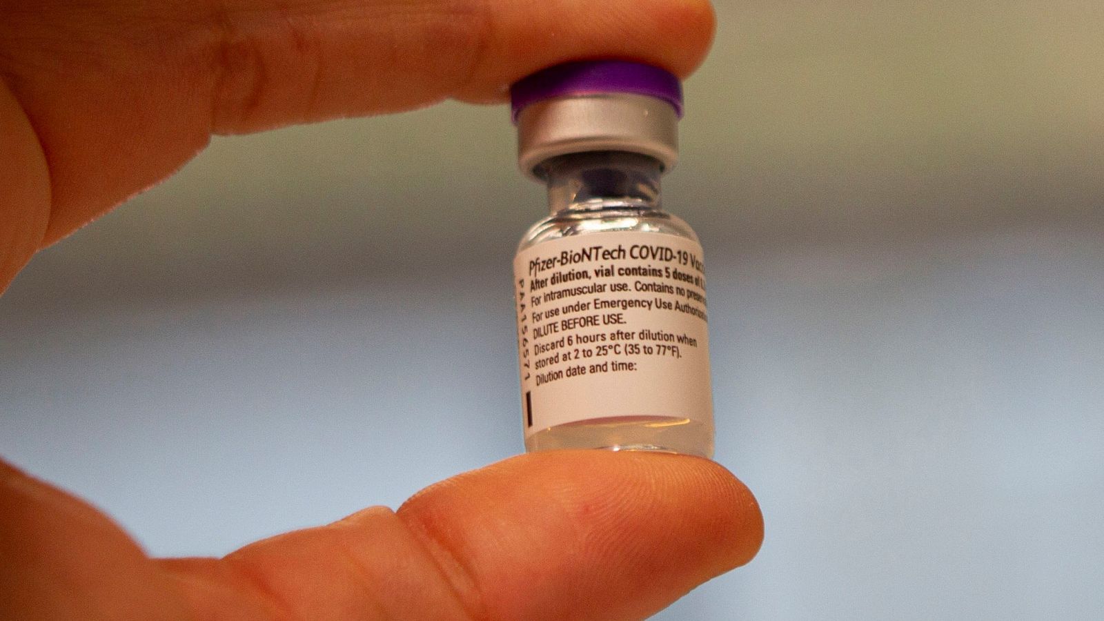 La farmaceútica Pfizer reducirá temporalmente la producción de su vacuna a partir de la próxima semana para aumentar su capacidad de producción