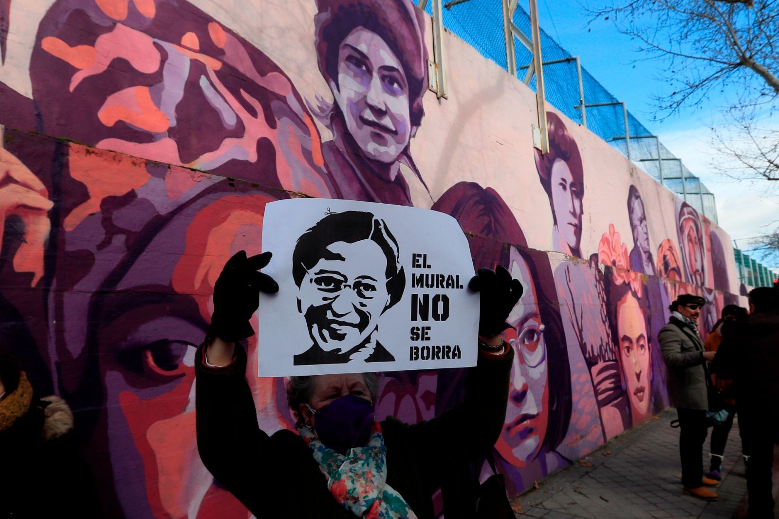 Los vecinos exigen que no se borre el mural feminista