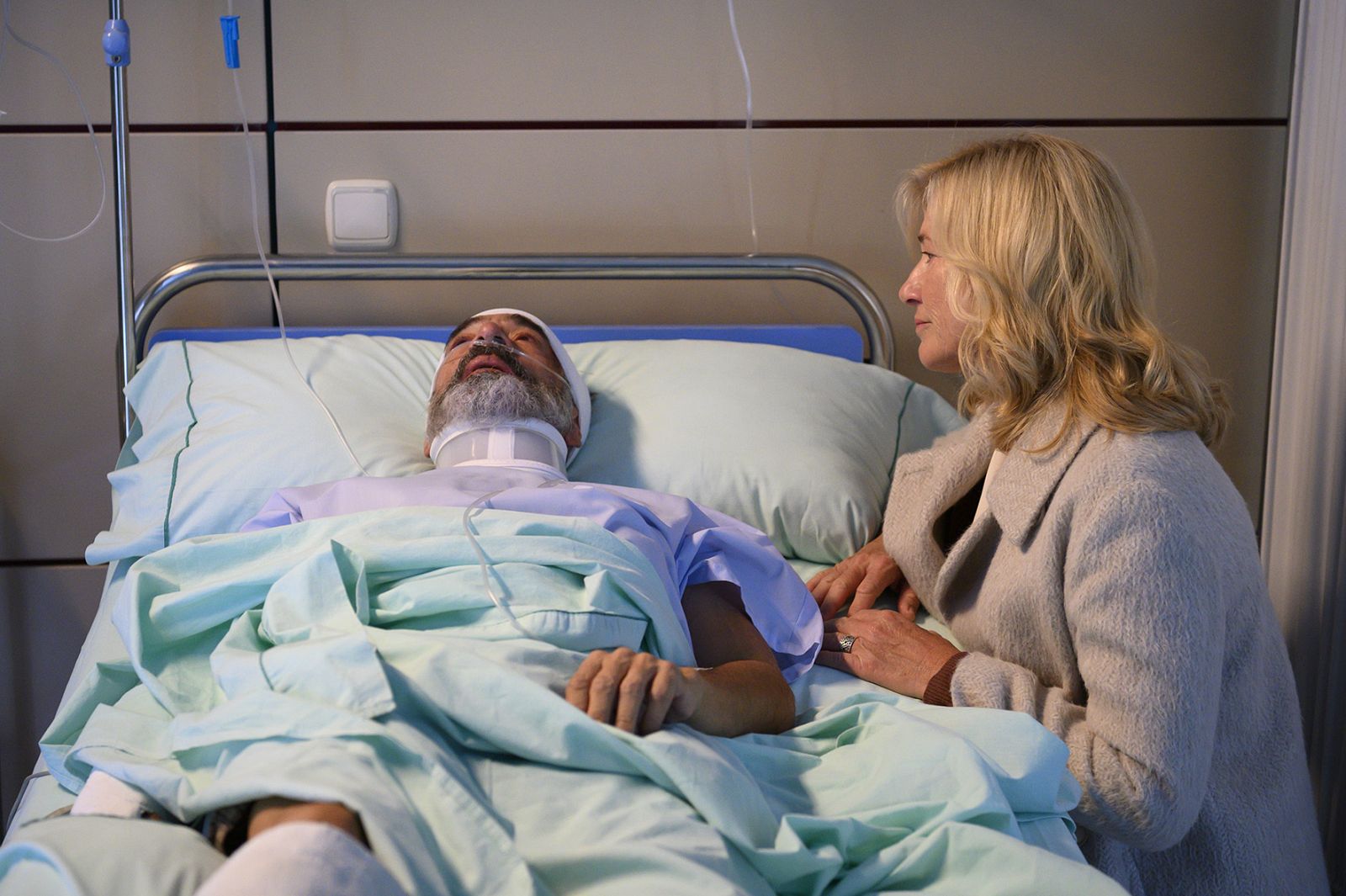 Antonio continúa en el hospital con Merche a su lado