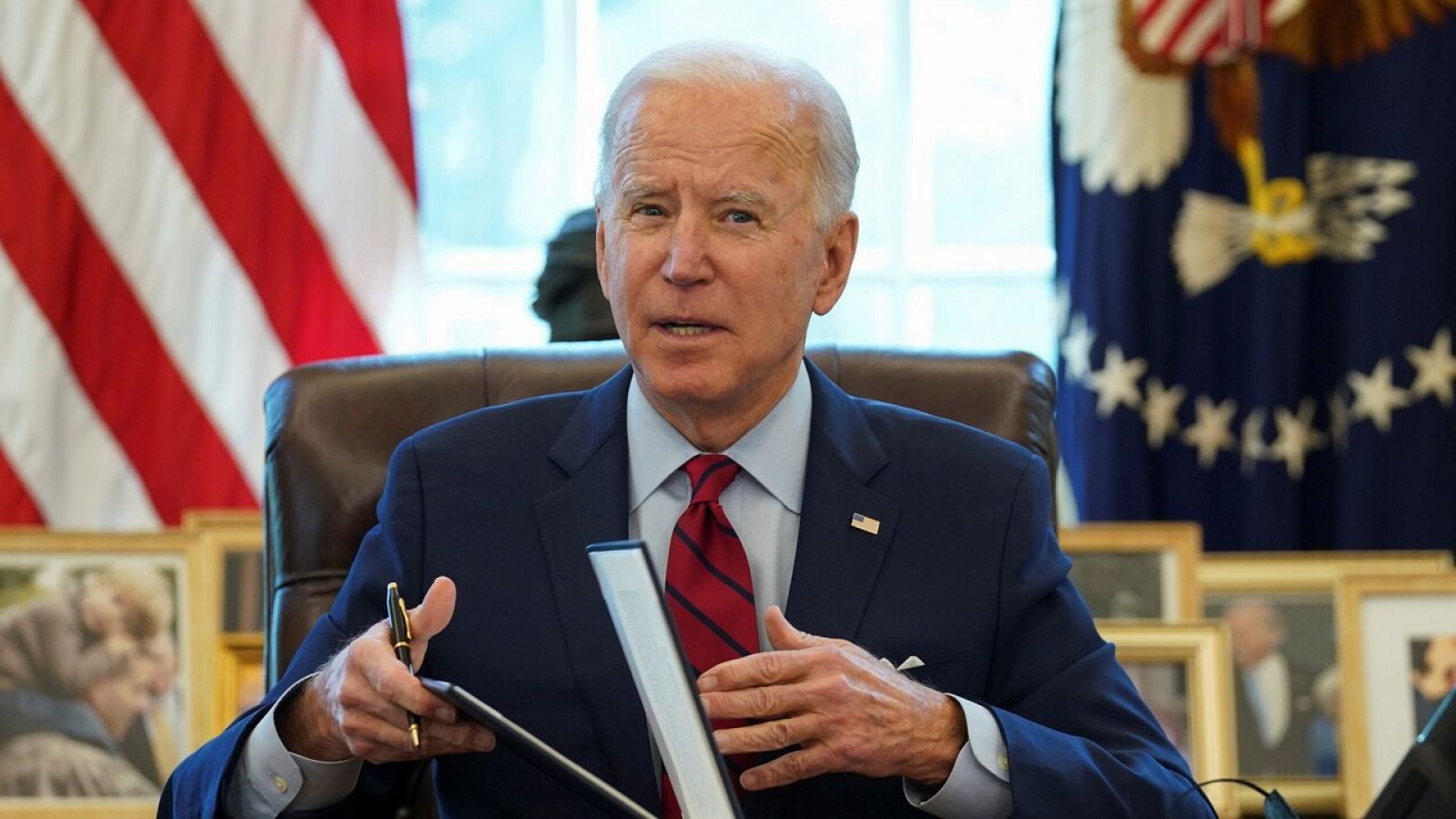 Joe Biden firma una orden para expandir el acceso a la sanidad