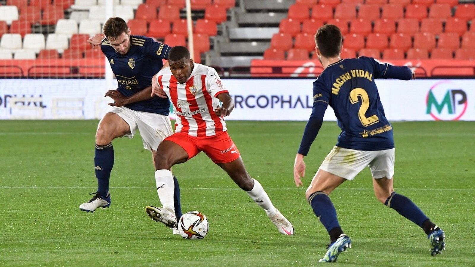 Imagen de la pasada elminiatoria Almería-Osasuna.