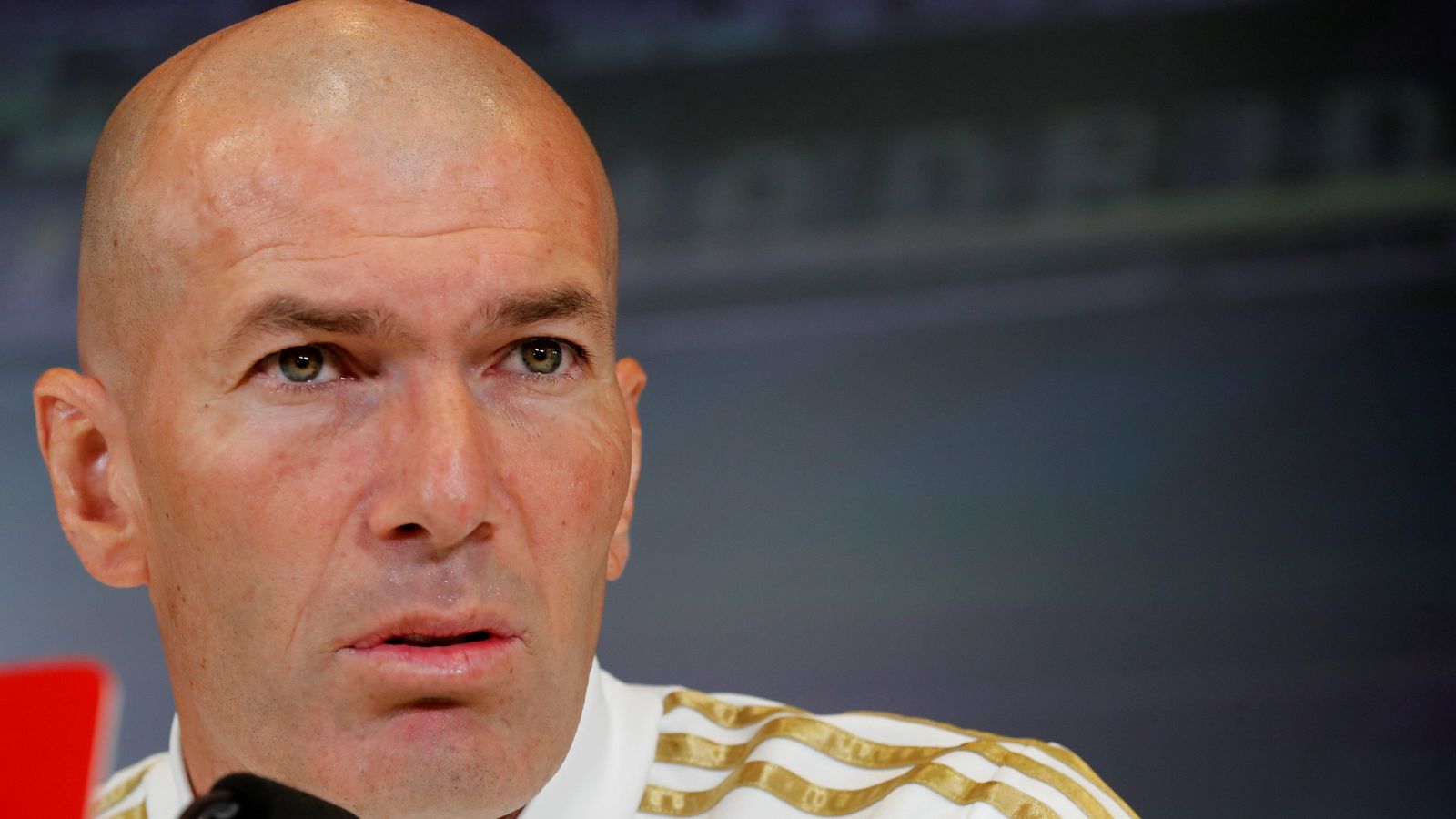 El entrenador del Real Madrid, el francés Zinedine Zidane, durantela rueda de prensa en 2020