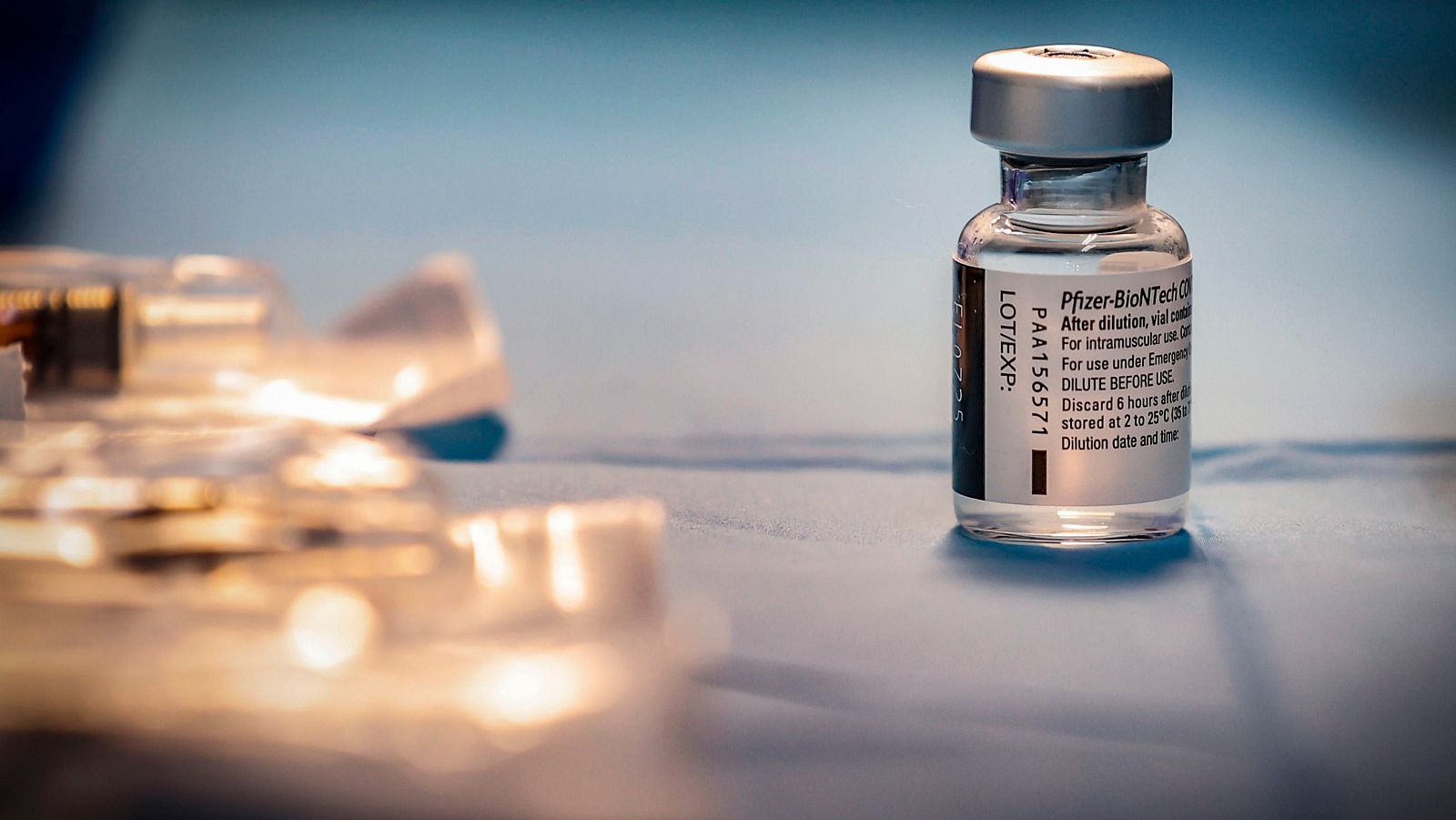 Vial de la vacuna contra el coronavirus desarrollada por Pfizer y BioNTech.