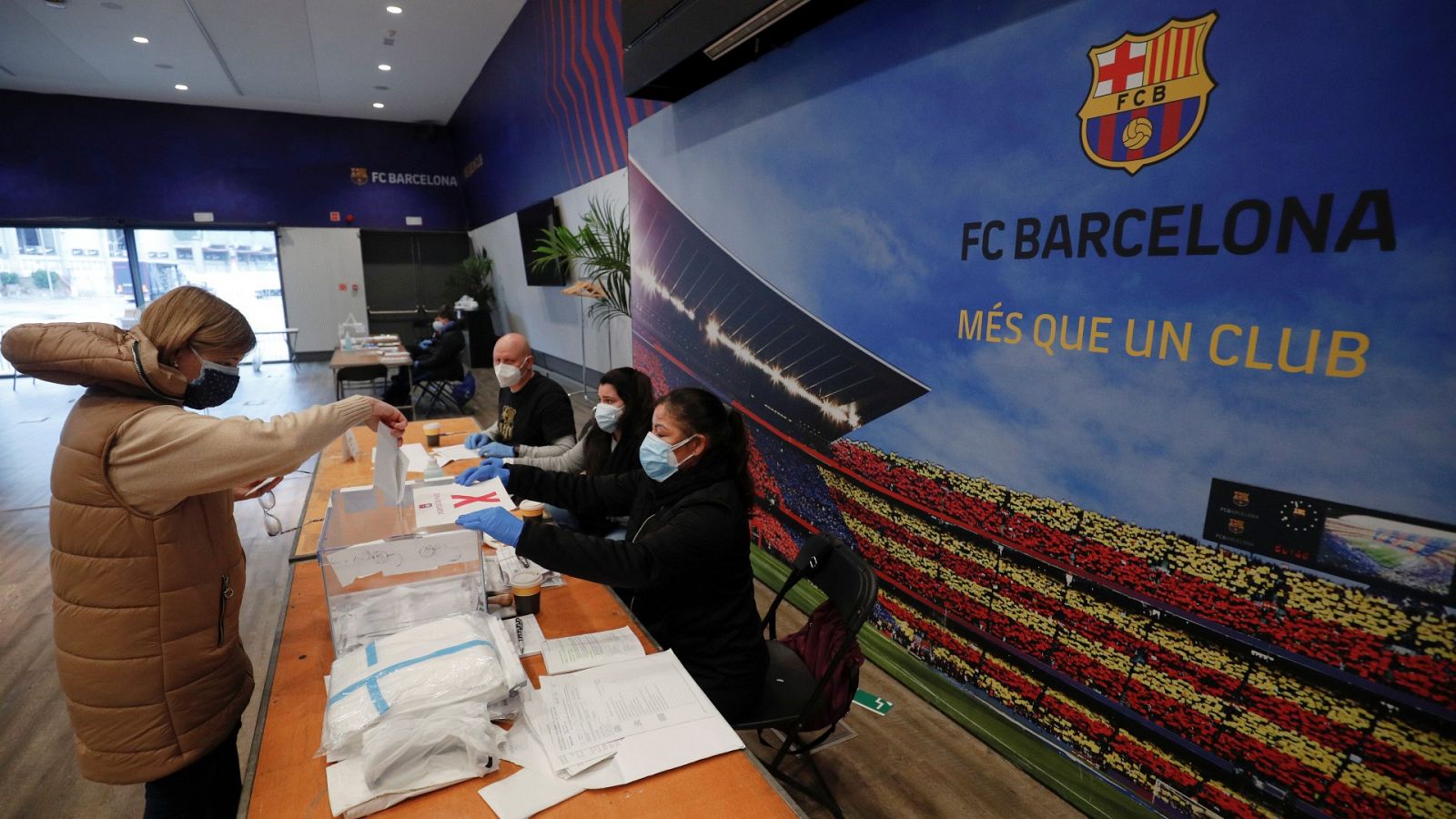 Elecciones en Cataluña | El Camp Nou, estadio del FC Barcelona, fue un colegio electoral en las elecciones al Parlament del 14 de febrero