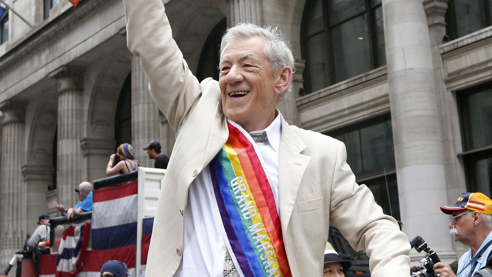 Ian McKellen pide más apoyo para el colectivo trans