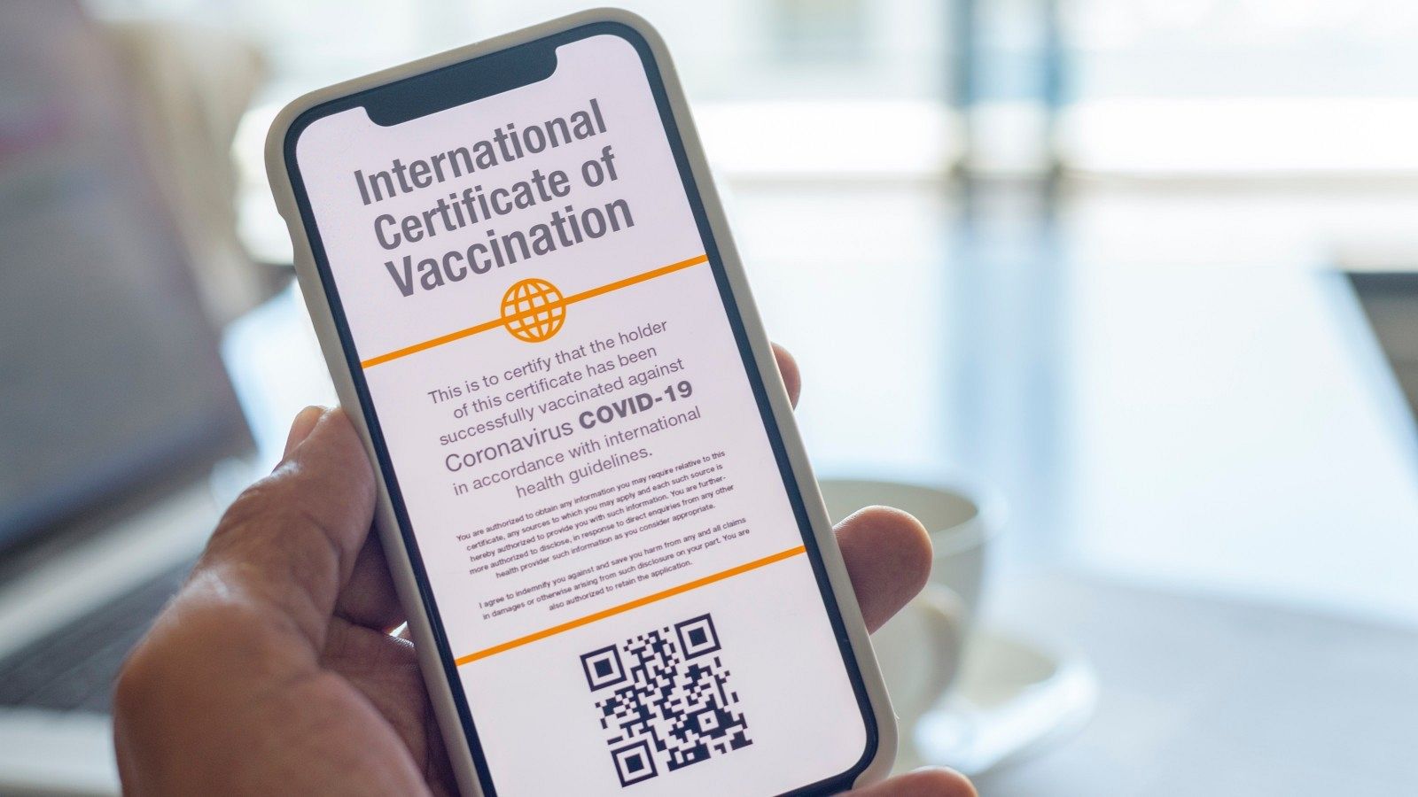 Imagen de archivo que muestra un certificado de vacunación en formato digital, con código QR.