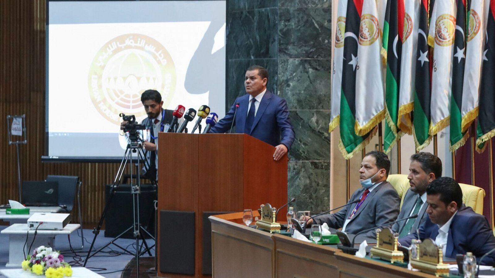 El nuevo primer ministro libio, Abdul Hamid Dbeibah, se dirige al Parlamento