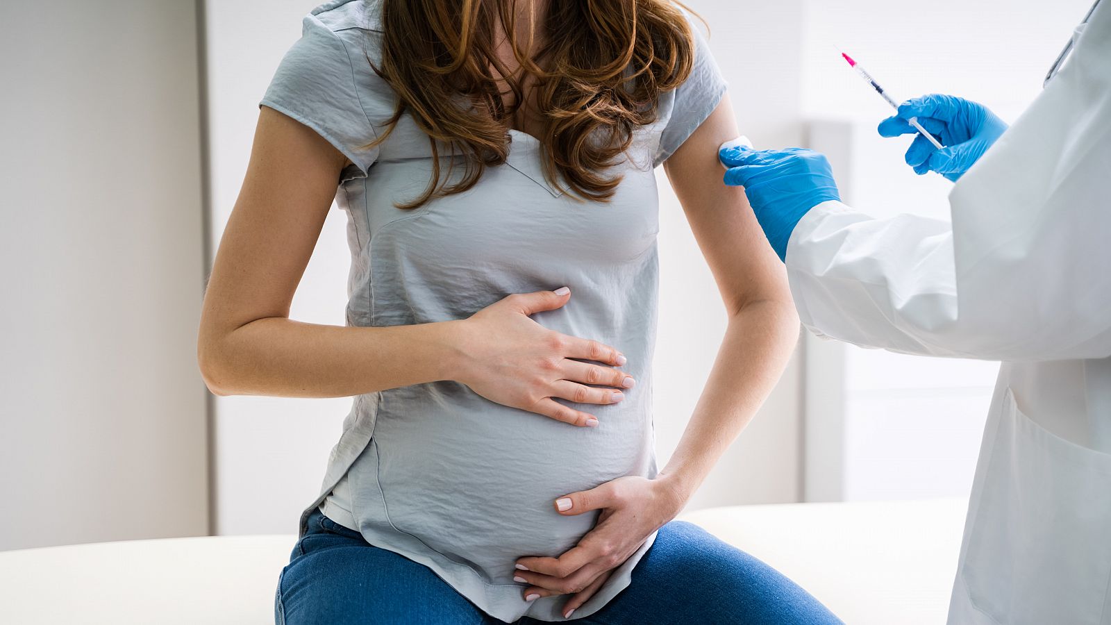 Las mujeres embarazadas y lactantes podrán utilizar la vacuna de Janssen.