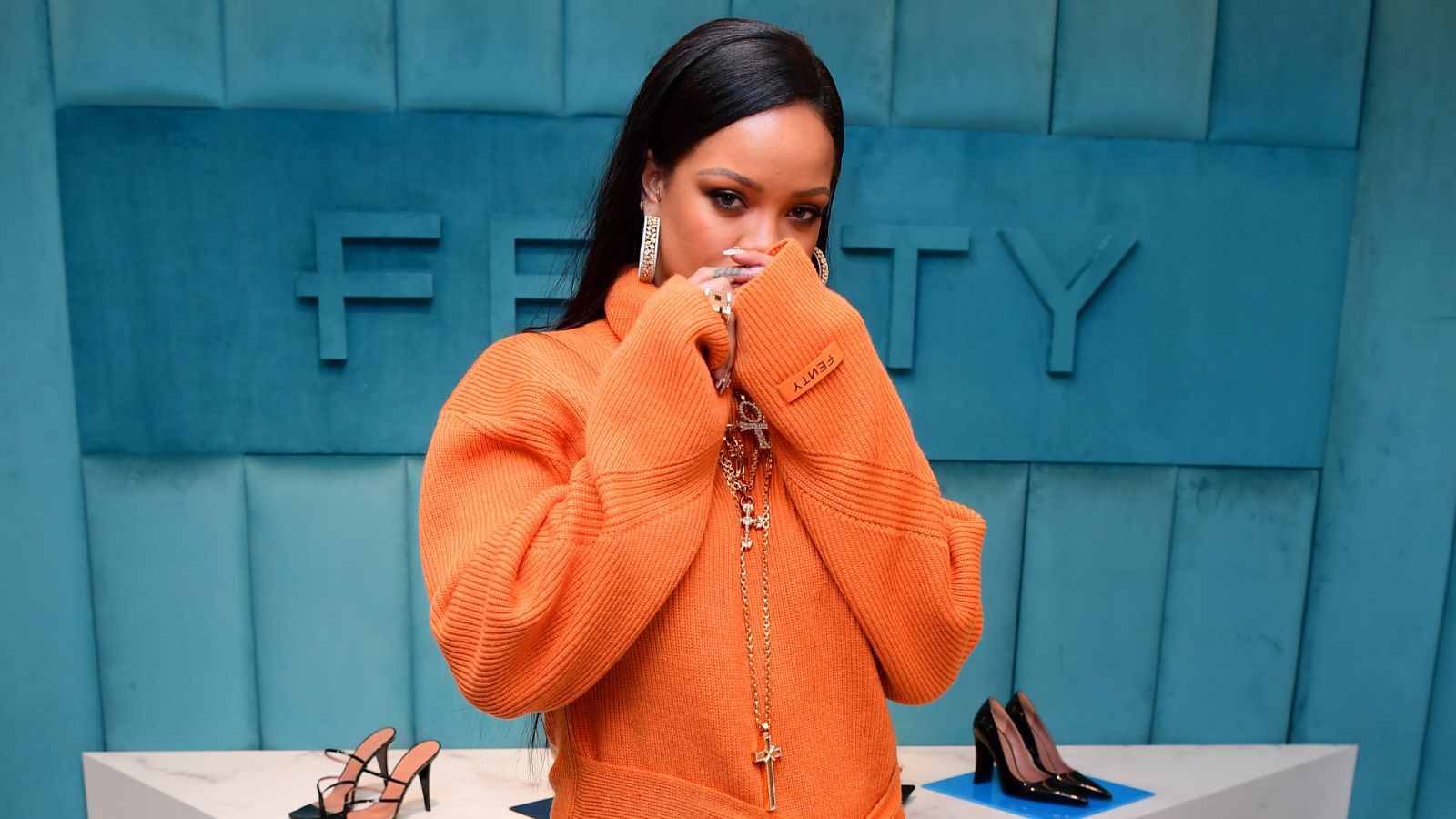  Rihanna celebra el aniversario de su marca y... ¿anuncia nueva música?
