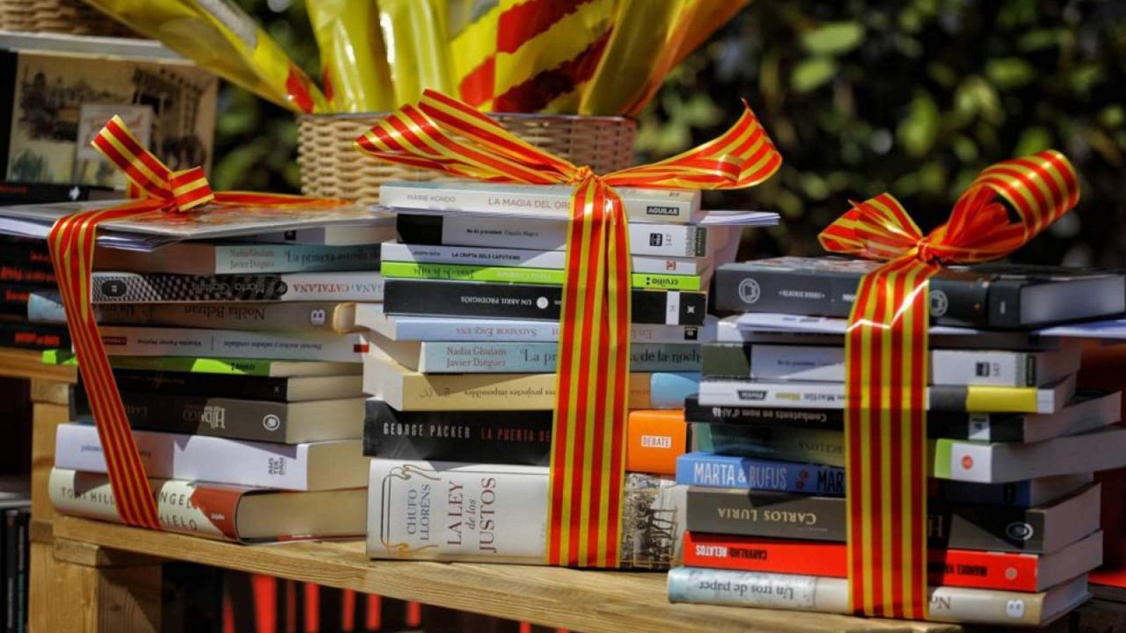 Llibres en una parada de Sant Jordi