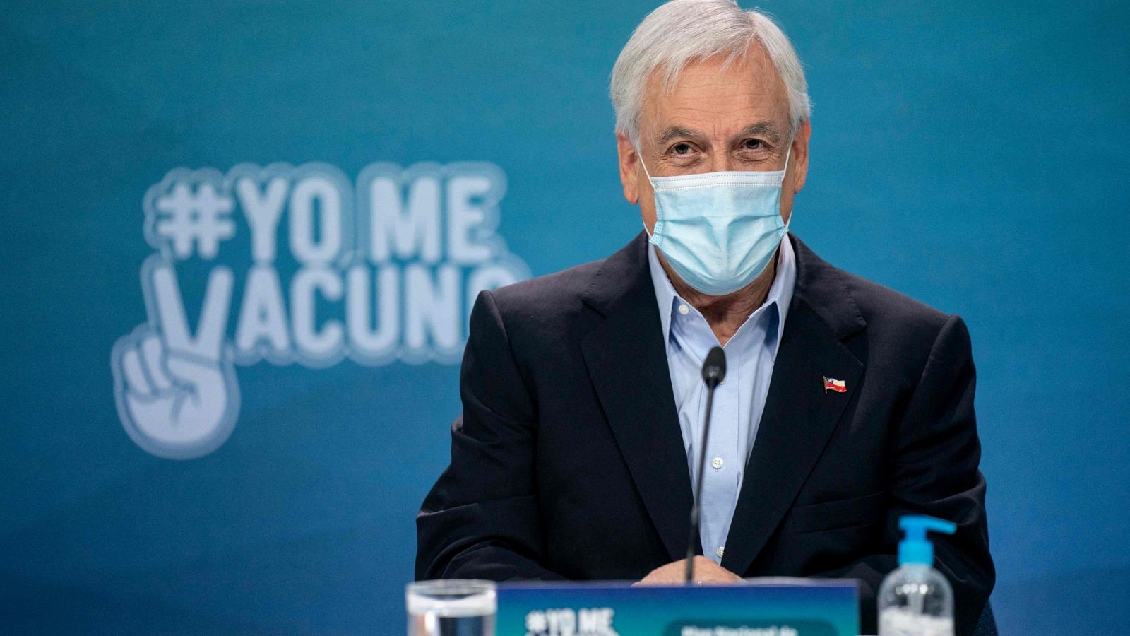 El presidente Sebastián Piñera durante una rueda de pensa en el palacio presidencial de La Moneda en Santiago de Chile el 28 de marzo de 2021