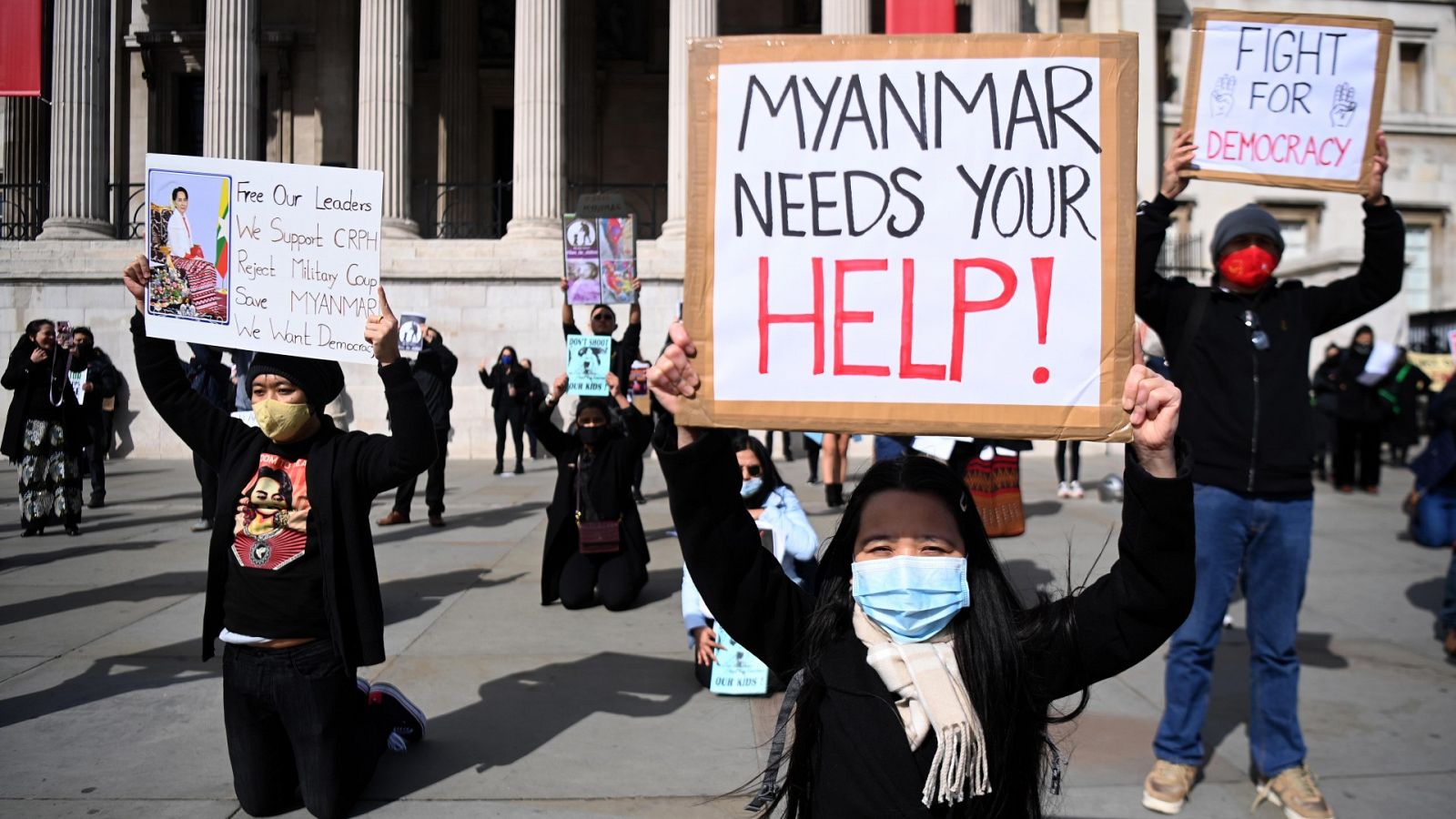 Cientos de personas de la comunidad de Myanmar en Londres se reunieron para protestar contra las decenas de personas asesinadas por las fuerzas de seguridad de Myanmar y para poner fin al golpe militar.