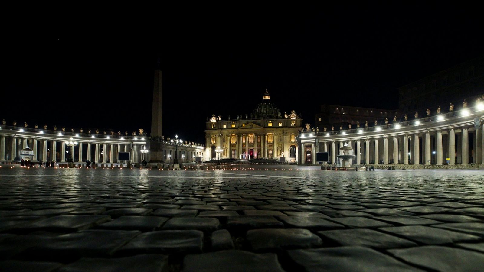 Vía Crucis en la Plaza de San Pedro del Vaticano