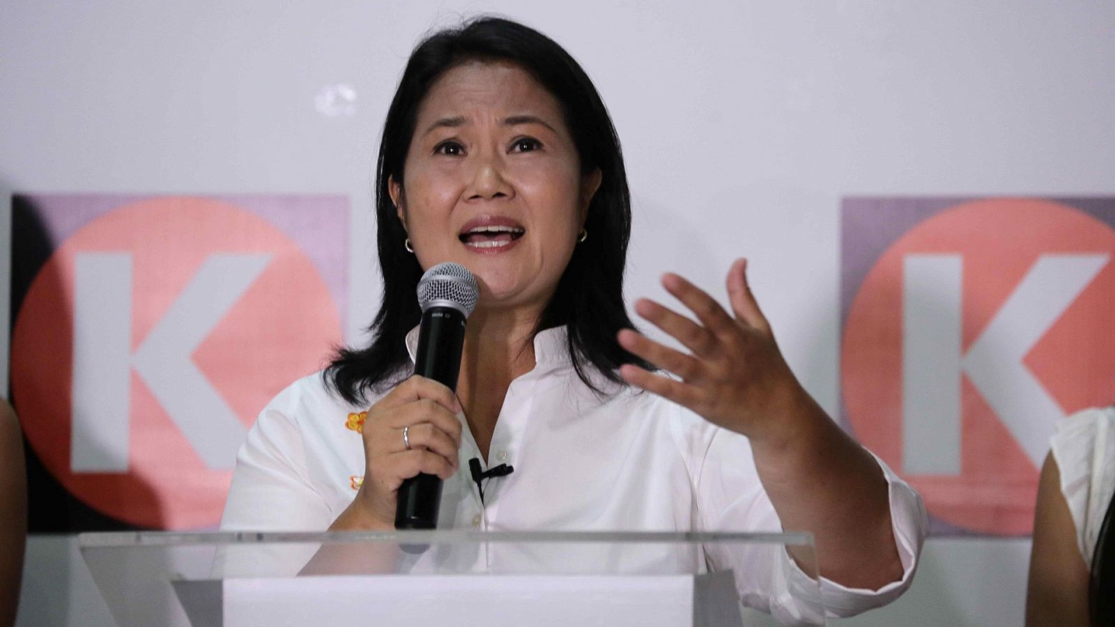 La candidata a la presidencia del Perú por el partido Fuerza Popular, Keiko Fujimori, ofrece declaraciones en el local central de su partido en Lima (Perú).