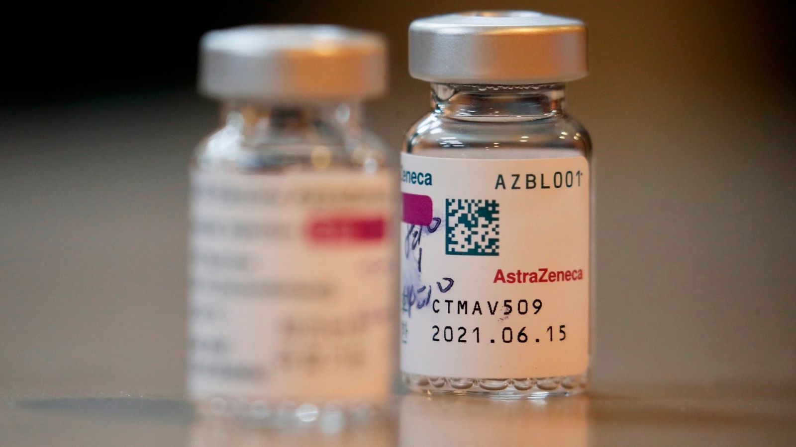 Un vial de AstraZeneca, una de las vacunas que ha despertado el recelo de la ciudadanía